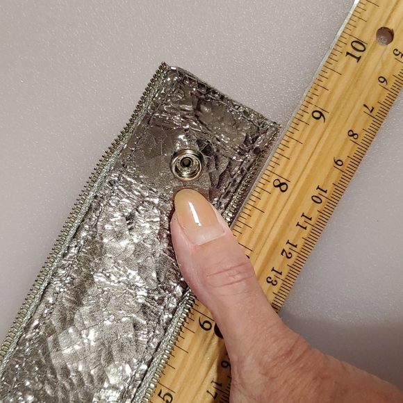 •Set of 3 faux leather snap bracelet cuffs•studded•open zipper trim•EUC• - Picture 3 of 15